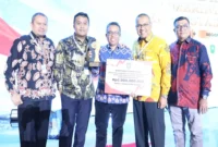 Pemprov Sumbar raih penghargaan Kemendagri 2026 dan insentif Rp3,5 miliar atas capaian pengelolaan lingkungan serta pendidikan di Sumatera.(poto: radarsumbar.com).
