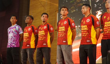 Semen Padang FC resmi meluncurkan tim jersey 2026 di Menara Top Food Alam Sutera. Manajemen memperkenalkan jajaran skuad bintang dan nomor punggung.