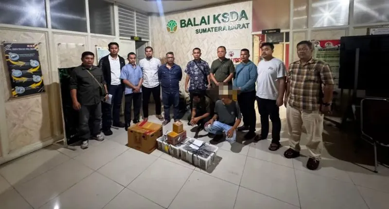 Tim gabungan Kepolisian Daerah Sumatera Barat bersama Balai Konservasi Sumber Daya Alam menggagalkan aksi penyelundupan satwa dilindungi.(poto: padangkita.com).