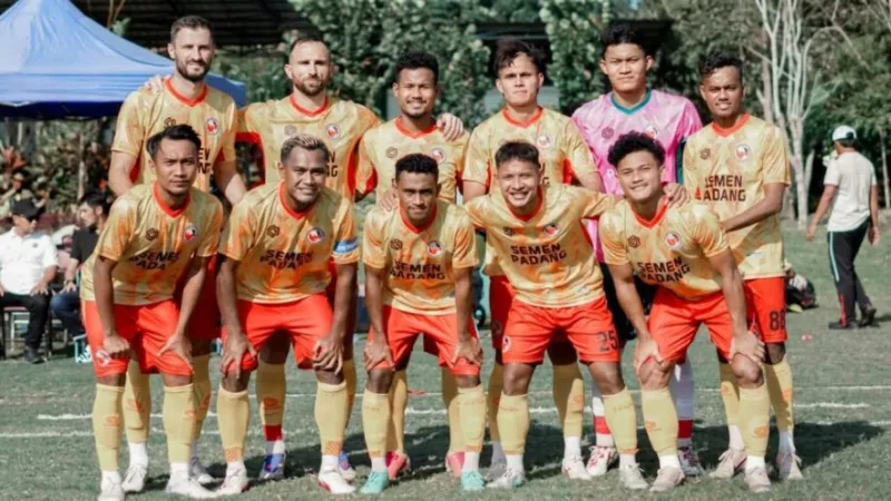 Skuad Semen Padang FC saat menjalani laga uji coba menghadapi Bhayangkara FC.(poto: padangkita.com).