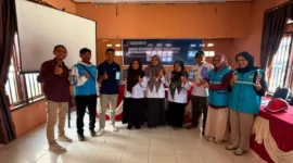 Petugas mendatangi Kantor Wali Nagari Sungai Nanam, Kabupaten Solok, untuk memberikan pemahaman mengenai potensi bahaya kelistrikan.(poto: radarsumbar.com).