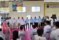 Ketua Umum Pengkot TI Kota Padang, Mursalim membuka Ujian Kenaikan Tingkat (UKT) Geup 2 Taekwondo Indonesia (TI) Kota Padang Tahun 2026.(poto: padangkita.com).