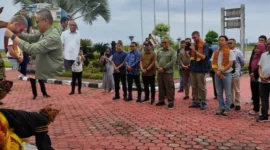 Sekretaris Daerah (Sekda) Provinsi Sumbar, Arry Yuswandi, menyambut kedatangan Tim Evaluator UNESCO.(poto: padangkita.com).