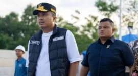 Wakil Gubernur Sumbar Vasko Ruseimy meninjau pengerjaan jalan di Nagari Talang, Kabupaten Solok, Minggu (2/8/2026).(poto: padangkita.com).