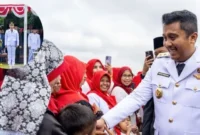 Vasko Ruseimy memimpin langsung upacara peringatan HUT ke-81 Kemerdekaan Republik Indonesia di Kecamatan Kamang Baru, Kabupaten Sijunjung, Senin (17/8/2026).(poto: padangkita.com).