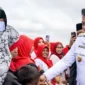 Vasko Ruseimy memimpin langsung upacara peringatan HUT ke-81 Kemerdekaan Republik Indonesia di Kecamatan Kamang Baru, Kabupaten Sijunjung, Senin (17/8/2026).(poto: padangkita.com).