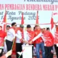 Pemerintah Kota Padang menggelar aksi pembagian bendera Merah Putih sebanyak 10.000 helai secara gratis kepada warga pada Sabtu (8/8/2026).(poto: padangkita.com).
