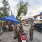 Satuan Polisi Pamong Praja (Satpol PP) Kota Padang kembali melaksanakan penertiban terhadap sejumlah lapak Pedagang Kaki Lima (PKL) yang ditinggalkan di atas trotoar di kawasan Pasar Alai.(poto: padangkita.com).