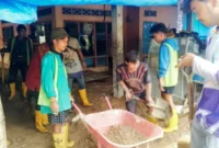 Penggalian Sedimen dan Penanganan Pasca-Banjir 3 Agustus oleh Tim TRC.(poto: padangkita.com).