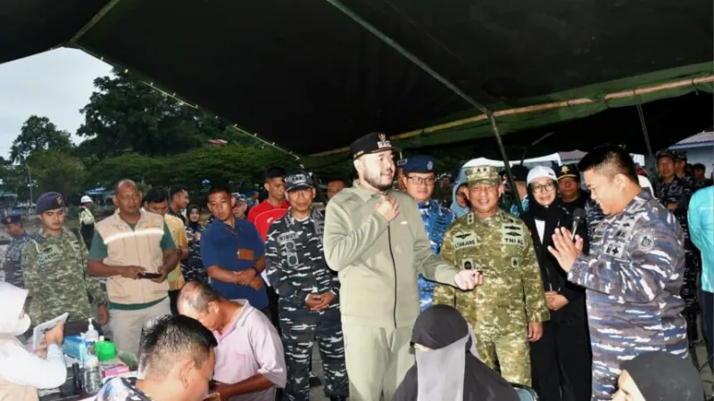 Pemkot Padang memperingati Hari Jadi Kota ke-357 dengan aksi pembersihan Sungai Batang Arau dan penggalangan donasi korban banjir.(poto: padangkita.com).