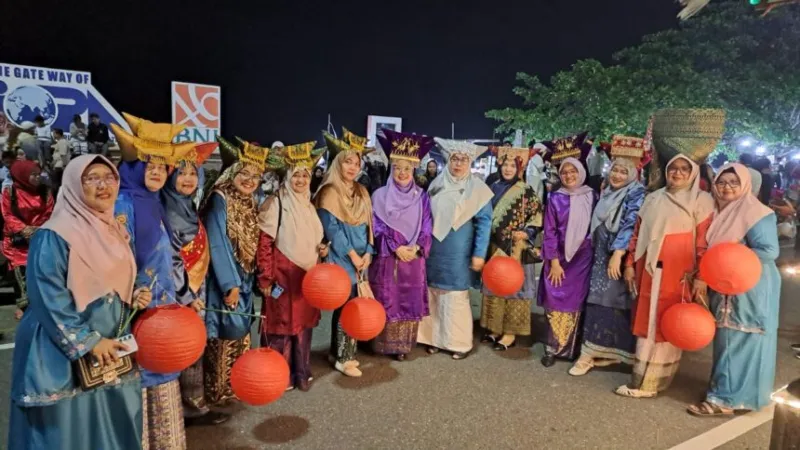 Festival Telong-Telong menjadi ajang bagi setiap kecamatan untuk menampilkan kreativitas, melestarikan budaya, dan memperkenalkan potensi daerah kepada masyarakat.(poto: padangkita.com).