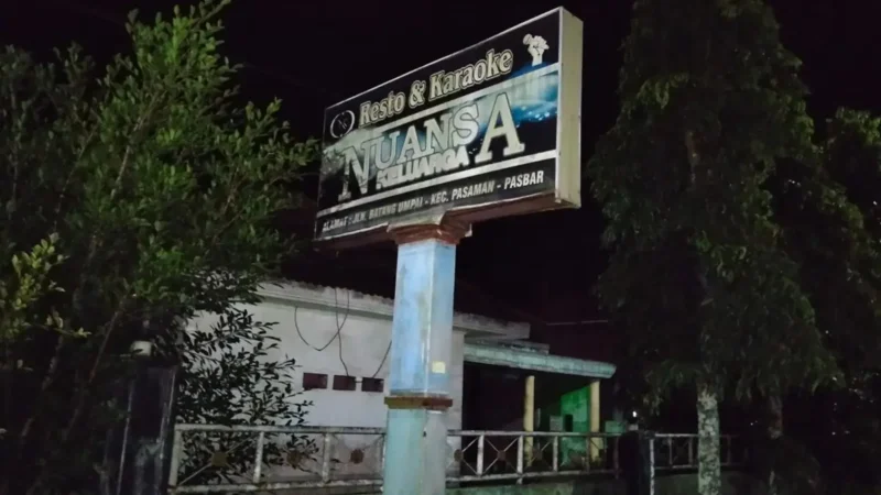Kafe Nuansa Keluarga yang dibongkar dua orang pemuda di Kabupaten Pasaman Barat.(poto: radarsumbar.com).