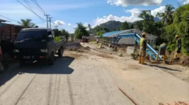 Pemerintah Kota Padang resmi memulai pengerjaan fisik rekonstruksi Jembatan Kampung Tanjung Kuranji pada Minggu (9/8/2026).(poto: padangkita.com).