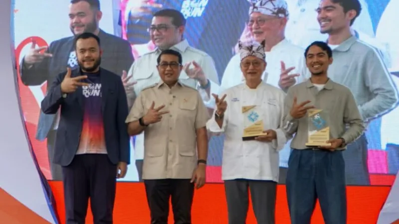 Menteri Ekonomi Kreatif/Kepala Badan Ekonomi Kreatif Republik Indonesia Teuku Riefky Harsya membuka secara resmi kegiatan Talk on Taste di Mini Stage Kawasan Kota Tua.(poto: padangkita.com).