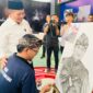 Gubernur NTB H. Lalu Muhamad Iqbal menyerahkan bantuan remisi tersebut secara simbolis di Lapas Kelas IIA Lombok Barat, Kuripan, pada Senin (17/8/2026).(poto: radarntb.com).