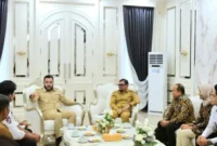 Wali Kota Padang Fadly Amran memanggil Fakhri secara khusus ke Kediaman Resmi Wali Kota pada Selasa (18/8/2026).(poto: padangkita.com).