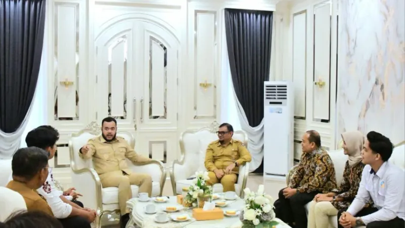 Wali Kota Padang Fadly Amran memanggil Fakhri secara khusus ke Kediaman Resmi Wali Kota pada Selasa (18/8/2026).(poto: padangkita.com).