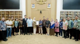 Wakil Ketua Komisi VI DPR RI Andre Rosiade poto bersama antara parlemen, manajemen, pemegang saham, serta serikat pekerja di Gedung DPR RI, Jakarta, Selasa (18/8/2026).(poto: radarsumbar.com).