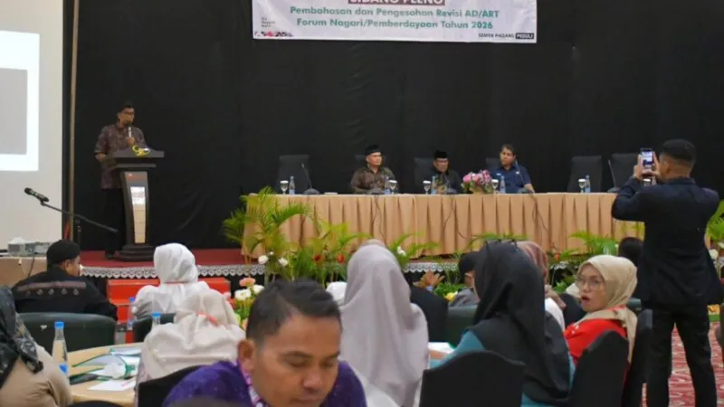 Sidang Pleno Perubahan dan Pengesahan Revisi AD/ART Forum Nagari/Forum Pemberdayaan di Bukittinggi.(poto: padangkita.com).