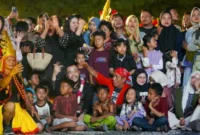 Wali Kota Padang Fadly Amran berbaur bersama warga saat Padang Harmoni Festival 2026.(poto: padangkita.com).
