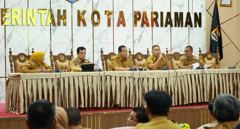 Wali Kota Pariaman Yota Balad ketika memimpin Rapat Evaluasi Inovasi Government Awards (IGA) Tahun 2026, Senin (3/8/2026).(poto: padangkita.com).
