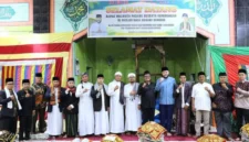 Wali Kota Padang Fadly Amran menghadiri peringatan Maulid Nabi Muhammad SAW 1448 H sekaligus pengukuhan Mufti Ulama Nagari Bungus di Masjid Raya Nagari Bungus, Kecamatan Bungus Teluk Kabung.(poto: padangkita.com).