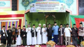 Wali Kota Padang Fadly Amran menghadiri peringatan Maulid Nabi Muhammad SAW 1448 H sekaligus pengukuhan Mufti Ulama Nagari Bungus di Masjid Raya Nagari Bungus, Kecamatan Bungus Teluk Kabung.(poto: padangkita.com).
