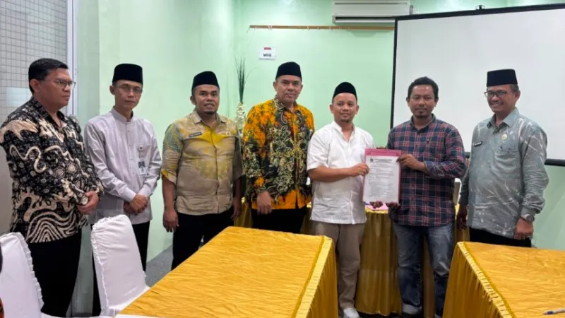 Penandatanganan kontrak pembangunan di Ruang Jabal Tsur, Asrama Haji Kelas I Tabing.(poto: padangkita.com).