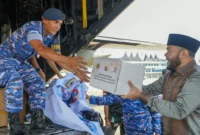 Wali Kota Padang Fadly Amran melepas langsung keberangkatan logistik pangan tersebut dari Bandara Internasional Minangkabau pada Sabtu, 22 Agustus 2026.(poto : radarsumbar.com).
