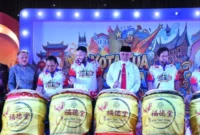 Wali Kota Padang Fadly Amran meresmikan Festival Kota Tua 2026 yang menghadirkan peserta dari 7 negara.(poto: padangkita.com).