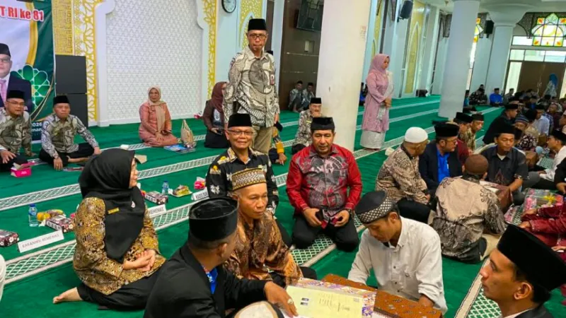Pemko Padang bersama Kantor Kementerian Agama (Kemenag) kembali menggelar kegiatan Nikah Masal Jilid II di Masjid Agung Nurul Iman, Kota Padang.(poto: padangkita.com).
