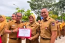 penyerahan apresiasi bergengsi ini berlangsung saat apel pagi gabungan di Balai Kota Aie Pacah pada Senin, 24 Agustus 2026.(poto: padangkita.com).
