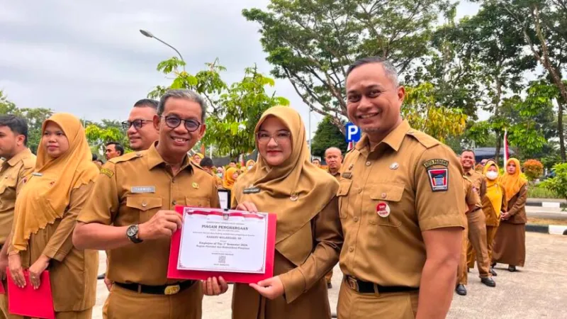 penyerahan apresiasi bergengsi ini berlangsung saat apel pagi gabungan di Balai Kota Aie Pacah pada Senin, 24 Agustus 2026.(poto: padangkita.com).