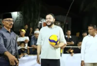 Wali Kota Padang, Fadly Amran, secara resmi membuka Turnamen Bola Voli Wali Kota Padang Cup di Lapangan Bola Voli Batuang.(poto: padangkita.com).