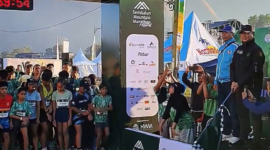 Gubernur NTB H. Lalu Muhamad Iqbal membuka acara gelaran Sembalun Mountain Marathon Festival 2026 pada Ahad (20/9/2026).(poto: kominfo).