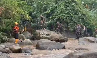 Tim SAR gabungan memperluas radius pencarian korban terdampak banjir bandang Arosuka Solok hingga mencapai 14 kilometer pada Kamis (24/9/2026).(poto: fajarsumbar.com).