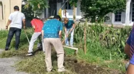 Pemkab Padang Pariaman revitalisasi Pantai Arta Permai melalui gerakan gotong royong massal demi memulihkan denyut pariwisata daerah.(poto: fajarsumbar.com).