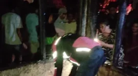 Peristiwa naas kebakaran rumah Pesisir Selatan menghanguskan dua unit bangunan permanen di kawasan Api-Api, Nagari Pasar Baru, Kecamatan Bayang, Sabtu (26/9/2026).(poto: fajarsumbar.com).