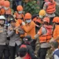 Petugas menemukan seorang pria bernama Agusra (59) dalam keadaan meninggal dunia di belakang kawasan Kantor Bupati Solok.(poto: fajarsumbar.com).
