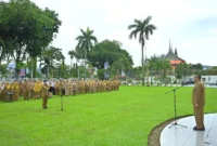 Apel pagi ASN Pemprov Sumbar di Halaman Kantor Gubernur Sumbar. (poto: padangkita.com).
