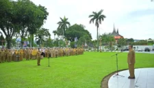 Apel pagi ASN Pemprov Sumbar di Halaman Kantor Gubernur Sumbar. (poto: padangkita.com).