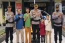 Pembina Padang Climber sekaligus Kapolres Dharmasraya, AKBP Kartyana Widyarso Wardoyo Putro, melepas keberangkatan tim secara resmi di depan Mapolres Dharmasraya.(poto: radarsumbar.com).