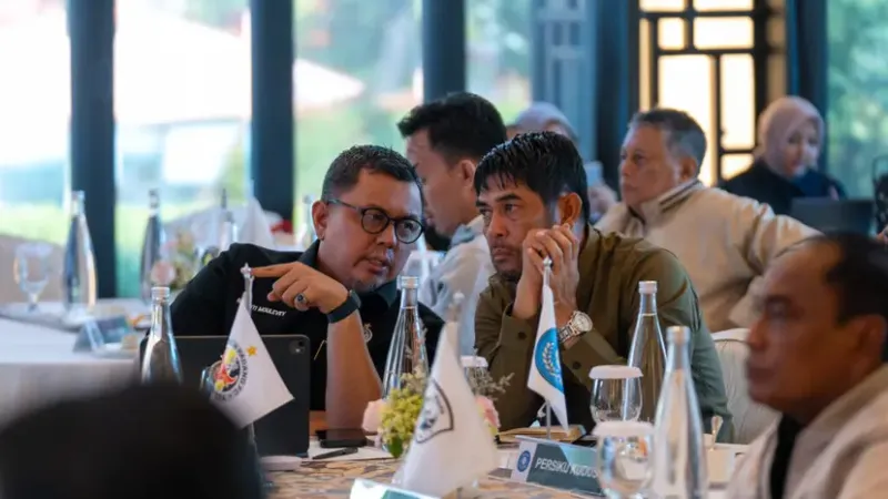 Semen Padang FC ikuti workshop Laws of the Game PSSI untuk memantapkan persiapan Liga 2, termasuk aturan baru suporter tamu.(poto: padangkita.com).