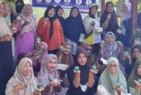 Tim dosen Departemen Pendidikan Ilmu Pengetahuan Alam (IPA) Universitas Negeri Padang (UNP) menggelar program pengabdian masyarakat untuk mengoptimalkan pengelolaan sampah rumah tangga di Kota Padang.(poto: padangkita.com).