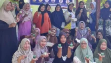 Tim dosen Departemen Pendidikan Ilmu Pengetahuan Alam (IPA) Universitas Negeri Padang (UNP) menggelar program pengabdian masyarakat untuk mengoptimalkan pengelolaan sampah rumah tangga di Kota Padang.(poto: padangkita.com).