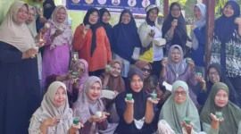 Tim dosen Departemen Pendidikan Ilmu Pengetahuan Alam (IPA) Universitas Negeri Padang (UNP) menggelar program pengabdian masyarakat untuk mengoptimalkan pengelolaan sampah rumah tangga di Kota Padang.(poto: padangkita.com).