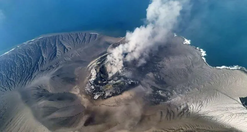 Penampakan erupsi Gunung Anak Krakatau.(poto: padangkita.com).