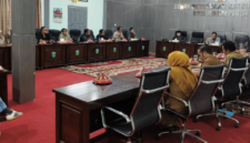 Komisi II DPRD Kota Sungai Penuh Rapat Dengar Pendapat bersama dinas terkait dan asosiasi pelaku usaha kuliner pada Senin (07/09).(poto: istimewa).