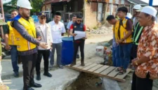 Wali Kota Padang Fadly Amran turun langsung meninjau dua proyek strategis pada Jumat (4/9/2026).(poto: padangkita.com).