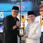 Ketua Komisi X DPR RI Agung Widyantoro disambut Wakil Wali Kota Padang Maigus Nasir di Gedung Putih Kediaman Resmi Wali Kota Padang, Jumat (4/9/2026).(poto: padangkita.com).